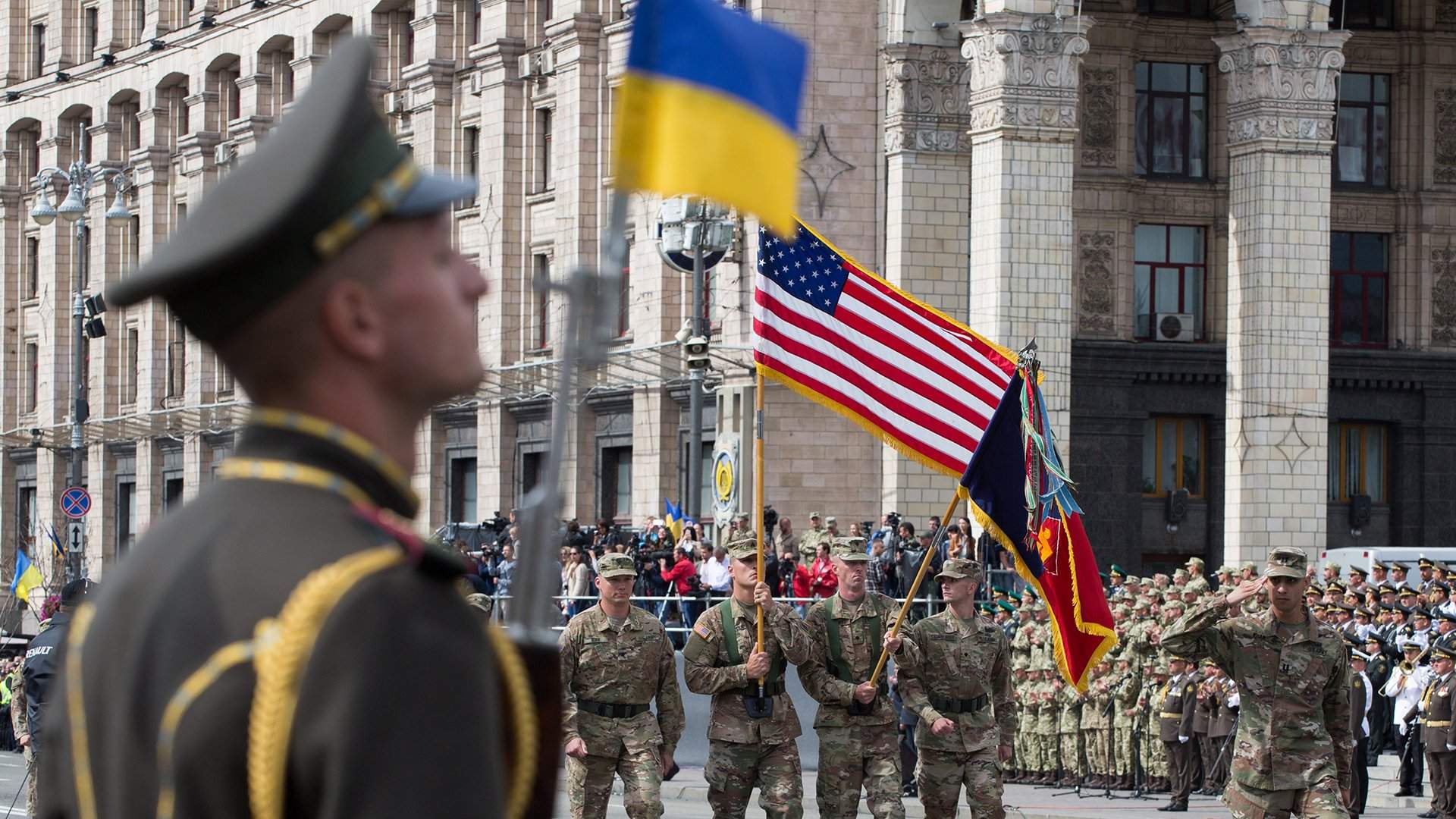 флаги сша в киеве